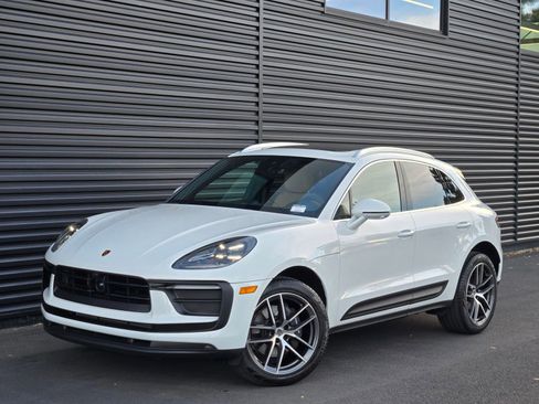 Used 2025 Porsche Macan AWD/4WD image 1