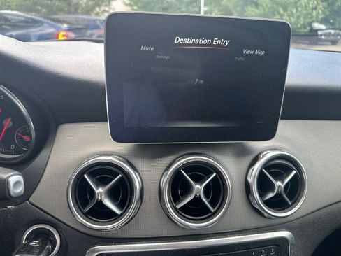 Used 2020 Mercedes-Benz GLA 250 4MATIC image 14