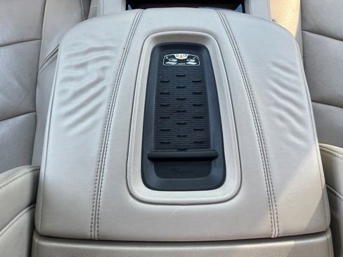 Used 2017 Cadillac Escalade ESV Premium Luxury AWD/4WD image 40