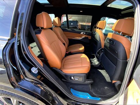 Used 2022 BMW X7 M50i image 20
