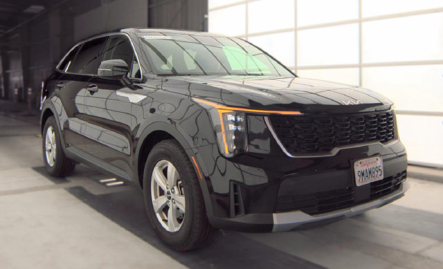 Used 2024 Kia Sorento LX FWD image 4
