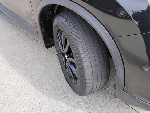 Used 2017 Nissan Rogue SV w/ Midnight Edition Package image 27