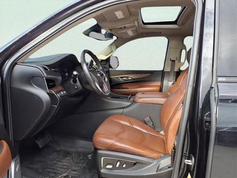 Used 2019 Cadillac Escalade Premium Luxury image 15