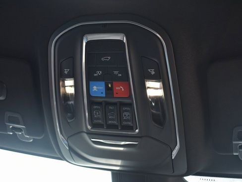 Used 2025 Jeep Grand Cherokee Limited w/ Black Appearance Package image 75