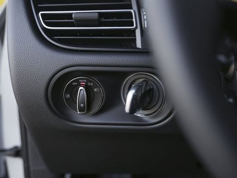 New 2025 Porsche Macan image 21