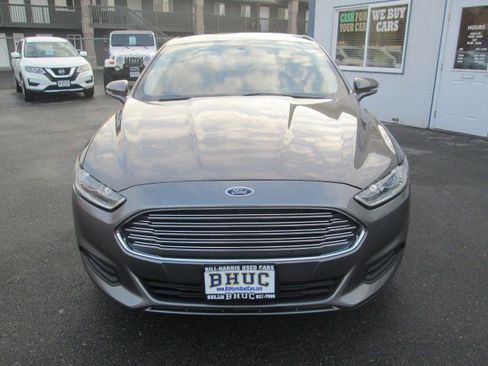 Used 2013 Ford Fusion SE image 2