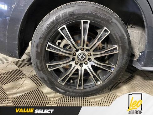 Used 2009 Pontiac Vibe w/ Preferred Package FWD image 23