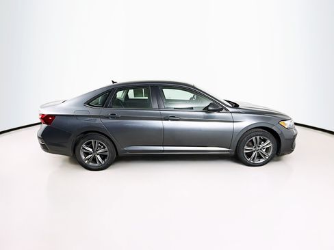 Used 2024 Volkswagen Jetta SE FWD image 2