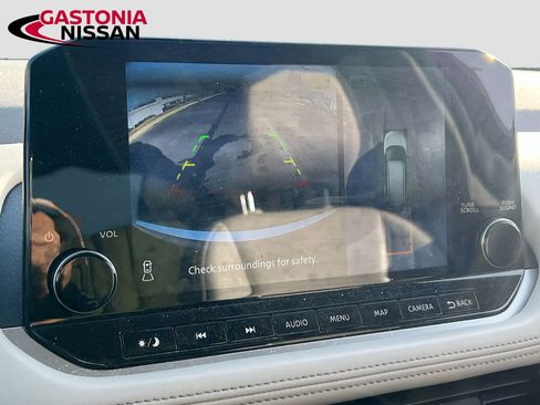 Used 2023 Nissan Rogue SL w/ SL Premium Package image 18