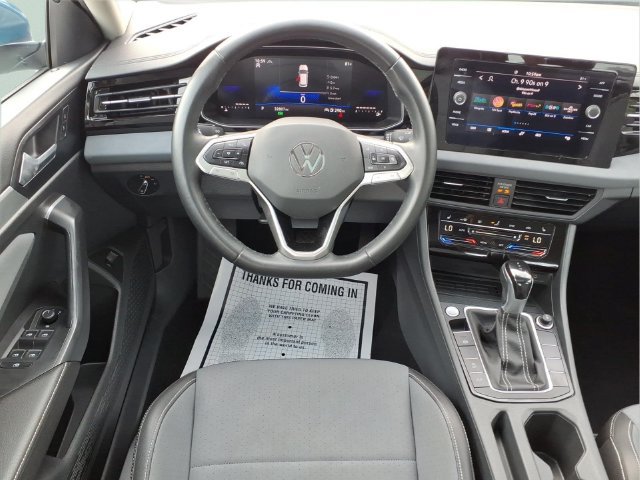Used 2025 Volkswagen Jetta SE FWD image 5