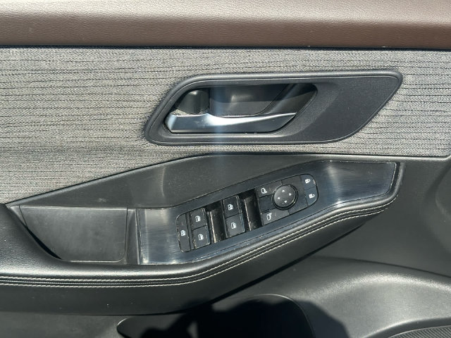 Used 2023 Nissan Rogue SV AWD/4WD image 19