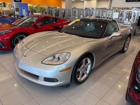 Used 2005 Chevrolet Corvette Coupe w/ Preferred Equipment Group RWD image 4
