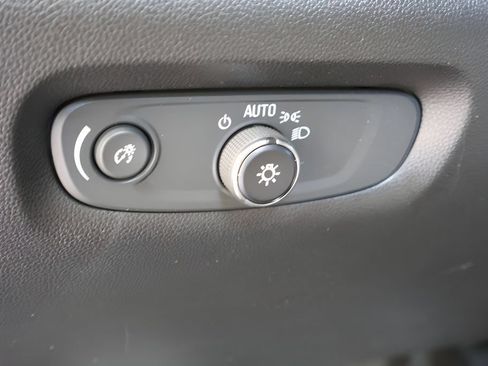 Used 2022 Chevrolet Traverse LS FWD image 21