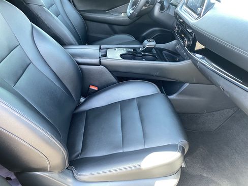 Used 2023 Nissan Rogue SL FWD image 11