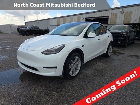 Used 2023 Tesla Model Y Long Range AWD/4WD image 1