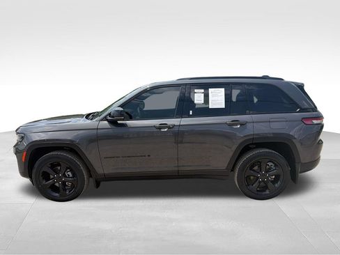 Used 2023 Jeep Grand Cherokee Altitude AWD/4WD image 2