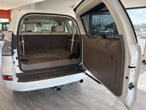 Used 2015 Lexus GX 460 w/ Premium Package image 31