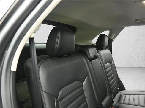 Used 2016 Ford Edge SEL w/ Equipment Group 201A AWD/4WD image 24