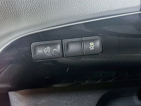 Used 2016 Toyota Prius Two FWD image 12