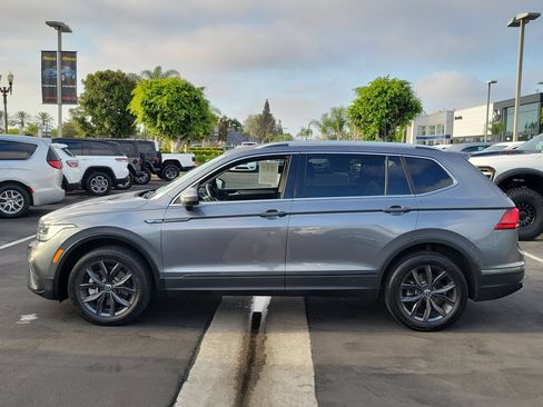 Used 2024 Volkswagen Tiguan SE FWD image 3