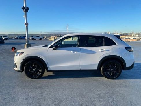 Certified 2025 Honda HR-V Sport image 9