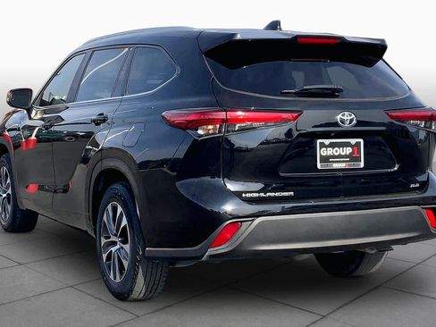 Used 2023 Toyota Highlander XLE FWD image 12