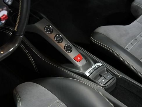 Used 2018 Ferrari 488 Spider image 33