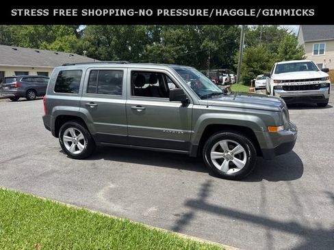 Used 2014 Jeep Patriot Latitude image 2