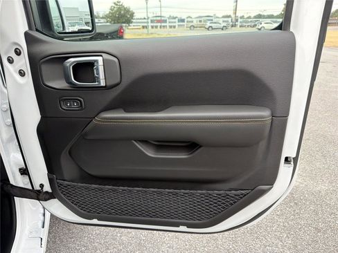 New 2026 Jeep Gladiator Sahara image 15