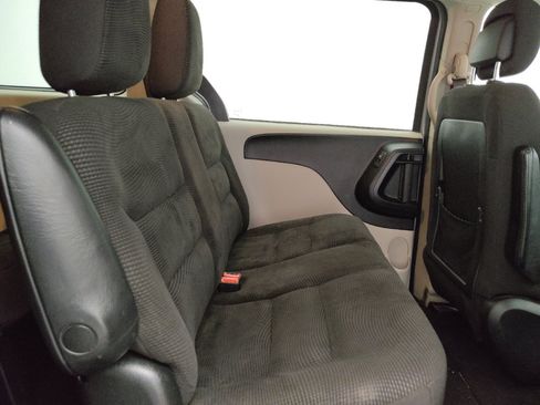 Used 2020 Dodge Grand Caravan SE FWD image 19