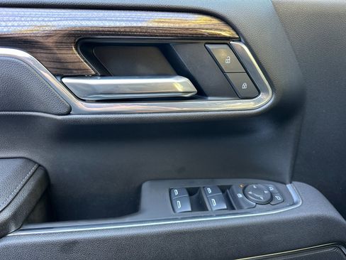 Used 2025 Chevrolet Silverado 1500 LT AWD/4WD image 11