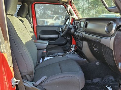 Used 2022 Jeep Wrangler Sport image 12