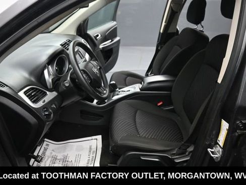 Used 2019 Dodge Journey SE FWD image 14