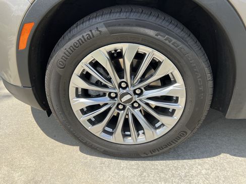 Used 2025 Cadillac XT4 Premium Luxury FWD image 13