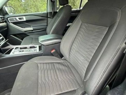 Used 2021 Ford Explorer XLT AWD/4WD image 7