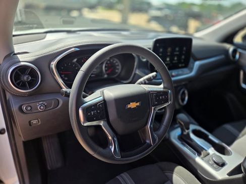 Used 2024 Chevrolet Blazer LT w/ Convenience Package FWD image 17