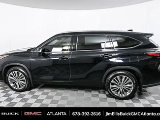 Used 2021 Toyota Highlander Platinum video 2