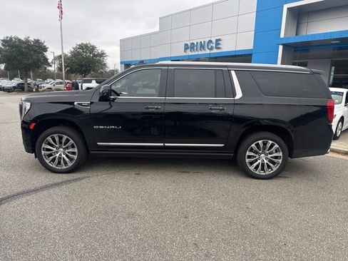 Used 2022 GMC Yukon XL Denali w/ Denali Ultimate Package image 2