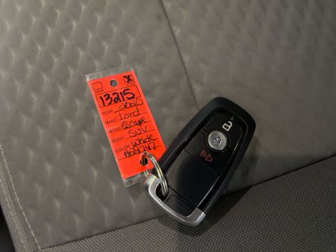 Used 2020 Ford Escape SE image 33