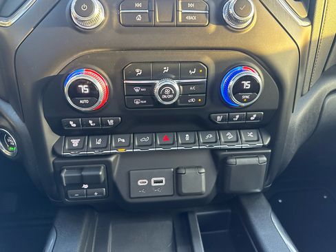 Used 2022 GMC Sierra 2500 AT4 w/ AT4 Premium Plus Package image 18