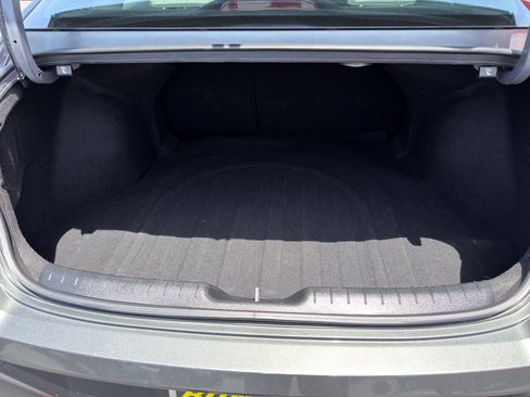 Used 2024 Hyundai Elantra Limited FWD image 15