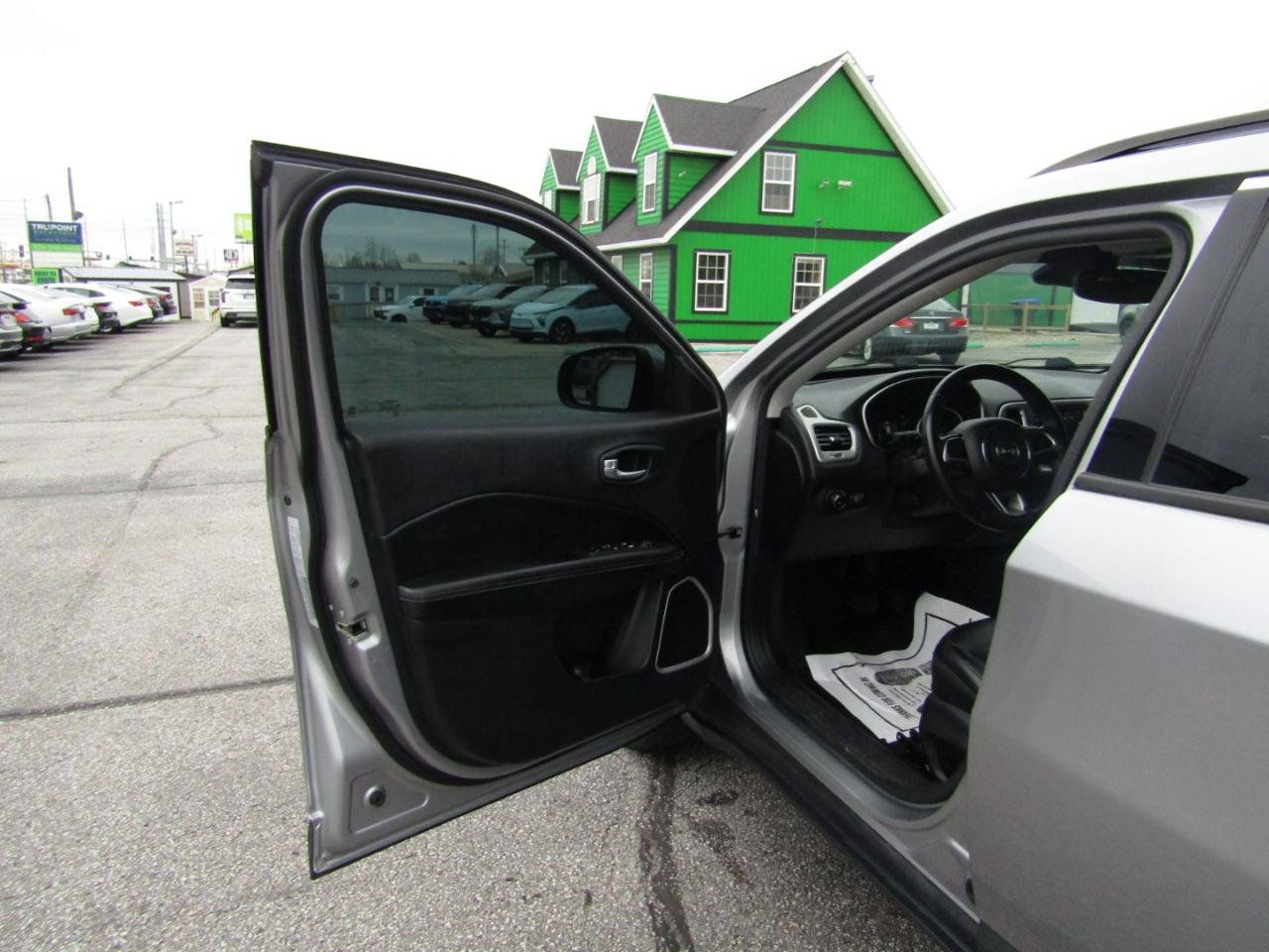 Used 2018 Jeep Compass Latitude w/ Popular Equipment Group FWD image 10