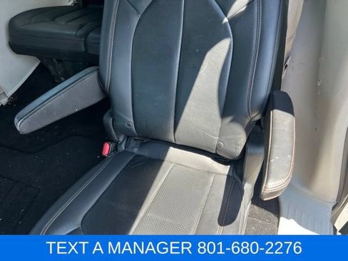 Used 2018 Chrysler Pacifica Touring-L FWD image 31