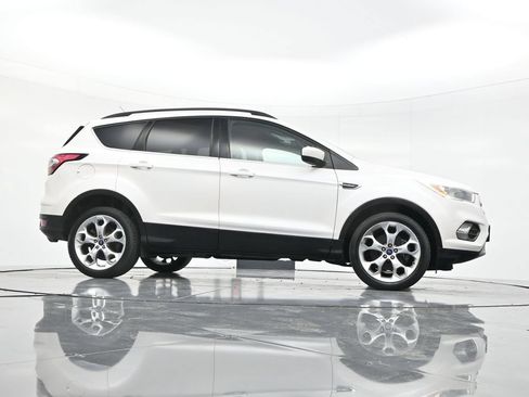 Used 2018 Ford Escape SE w/ SE Sync 3 Package AWD/4WD image 47