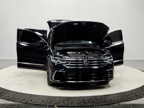 Used 2024 Volkswagen Tiguan SEL R-Line image 10