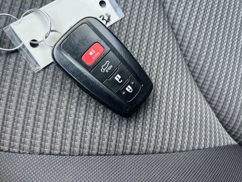Used 2023 Toyota Highlander LE FWD image 37