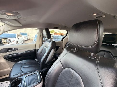 Used 2022 Chrysler Pacifica Touring-L FWD image 22