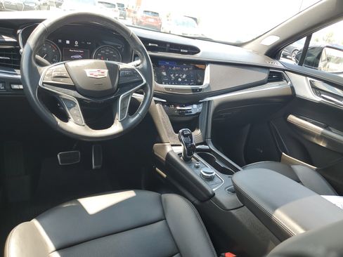 Used 2023 Cadillac XT5 Premium Luxury w/ Technology Package AWD/4WD image 9