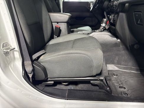 Used 2021 Jeep Gladiator Overland image 39