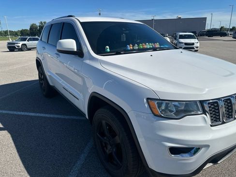 Used 2021 Jeep Grand Cherokee Laredo w/ Security & Convenience Group AWD/4WD image 4